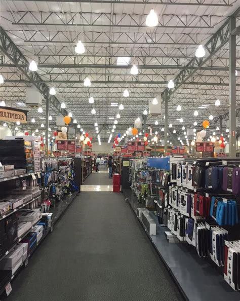 I ordered a laptop from frys.com with a specified delivery date and immediately got tracking information from ups. When aisles are clean.... - Fry's Electronics Office Photo ...