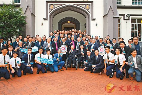 Paul's college ）是基督教 香港聖公會創辦的學校，屬香港補助學校議會的成員學校，為香港二十二間傳統名校中的一 該校設有小學部及中學部，俱只收男生 。 聖保羅書院是首間在香港本地創立並持續辦學的學校 。 該校中學部校舍位於中西區 半山 般咸道69號，小學部則. 聖保羅書院擬籌3.8億擴校舍 - 香港文匯報