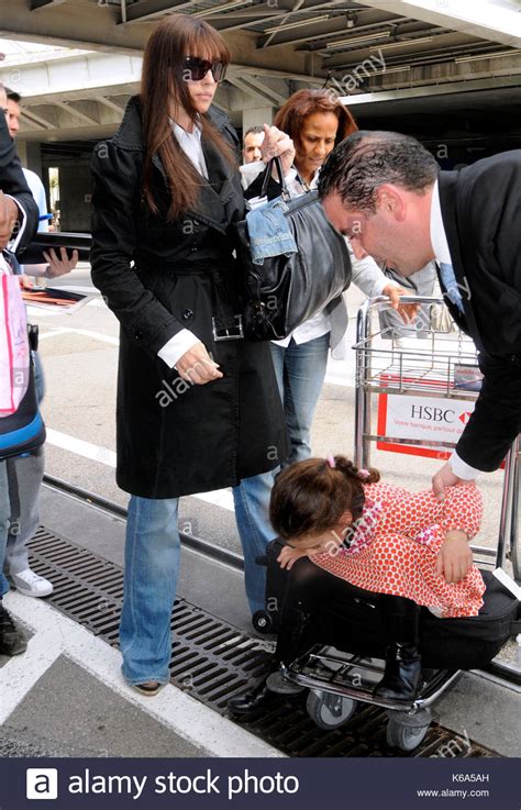 Henüz mini minnacıkken tanımaya başladığımız sevgili deva ise kendisinin biricik kızı. Monica Bellucci e deva cassel. attrice Monica Bellucci ...