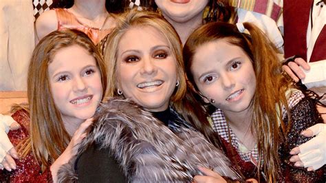 Daniela Castro Apoya A Sus Hijas En La Actuación Univision
