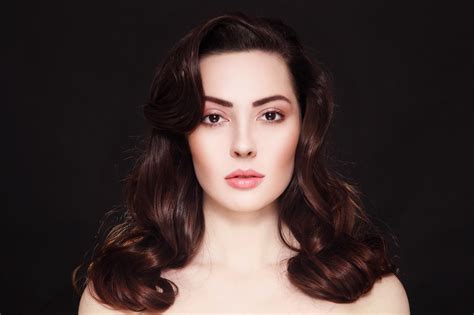 Simple curly top for long hair. 20 Vintage Hairstyles for Curly Hair You'll Be Wearing on ...