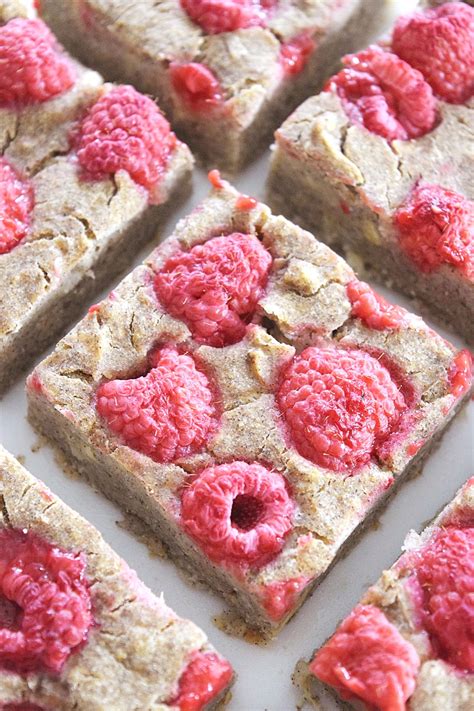 These vegan berry crumble bars consist of a chewy, oaty biscuit base which is filled with mixed fresh berries and raspberry jam and is topped with more oat cookie crumbs. Vegan Raspberry Banana Bars - Beaming Banana