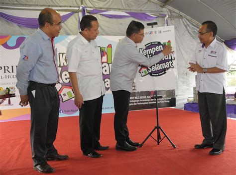 Namun, mereka tidak mendapat pengiktirafan yang setaraf di peringkat kuala lumpur: KARNIVAL KEDIAMAN SELAMAT DIPERLUAS KE PERINGKAT KEBANGSAAN