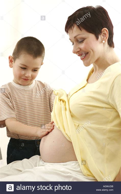 Schwangere Frau Und Kind Stockfoto Bild 4665050 Alamy
