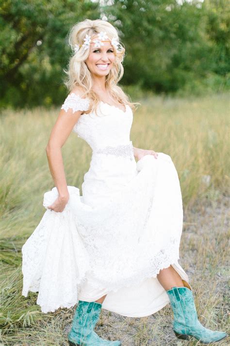 √ 24 Beautiful Country Themed Wedding Dresses Great Country Wedding