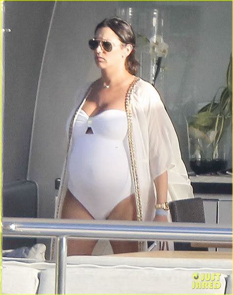 Photo Simon Cowell Very Pregnant Girlfriend Relax On A Yacht 17