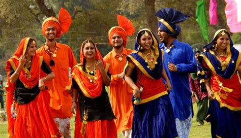 Traditional Dress Of Punjab Traditional Dresses Traditional Outfits Dresses