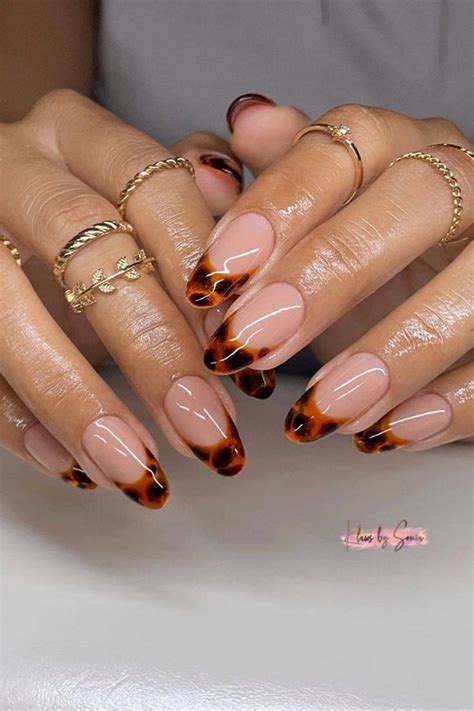 Kendall Jenner S Tortoiseshell Tips Are An Updated Version Of The French Mani Gel Nails Cute