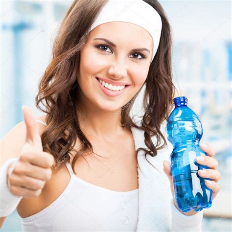 Woman With Bottle Of Water At Fitness Club — Stock Photo