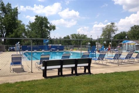 With an outdoor park pool and wading pool, swimmers of all skill levels can beat the summer heat. Fundraiser by Karie Frake : Clifton Centennial Swimming Pool
