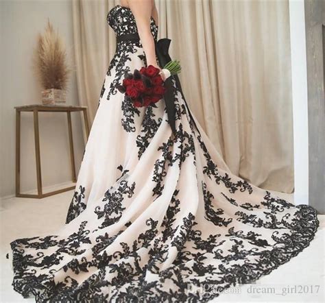 Vintage Gothic Black And White Wedding Dresses 2020 Plus Size Strapless