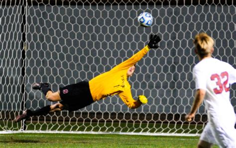 Penalty Kick Shootout Sends Card To Ncaa Second Round The Stanford Daily