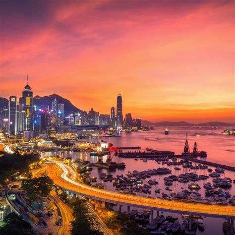 An Amazing Sunset Over Hong Kongs Stunning Skyline Lezlebric