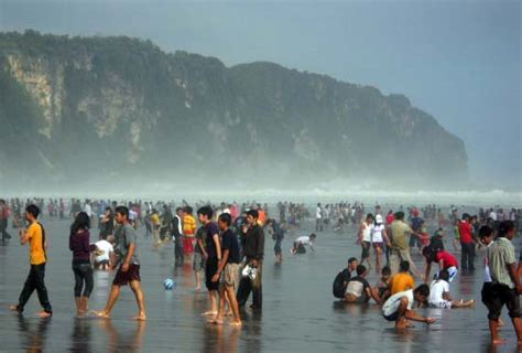 Saat ini pengguna smartphone sudah sangat banyak sekali, banyak diantaranya malah. Tradisi Padusan Menjelang Bulan Ramadhan - Si aeerdy