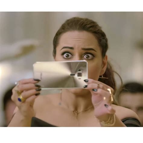 Pin By Sanjeeda On Sonakshi Sinha Mirror Selfie Selfie Scenes