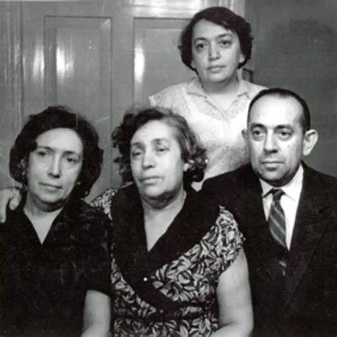 Rebecca Schiff With Her Sisters And Brother Centropa