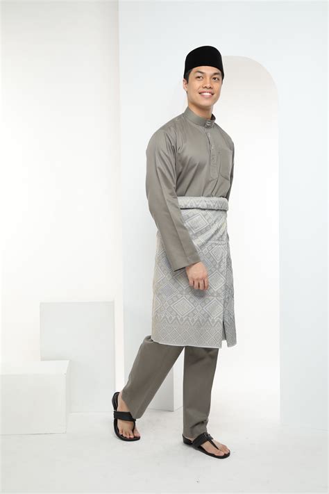 Written by malaykujang wednesday, 31 march 2021 add comment edit. Baju Melayu Warna Warni (Light Grey) - Omar Ali