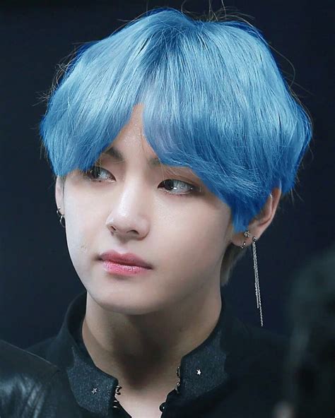 Did you scroll all this way to get facts about taehyung blue hair? Comment blue hearts for Taehyung…💙💙💙 | Blue hair, Taehyung ...