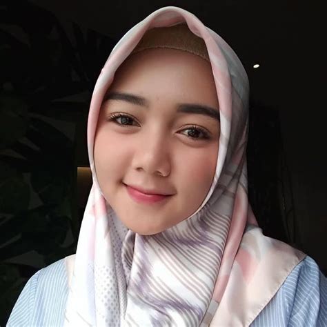 Sexsi Hijab Masturbasi Bugildisekolah Gadis Jilbab Melayu Narsis
