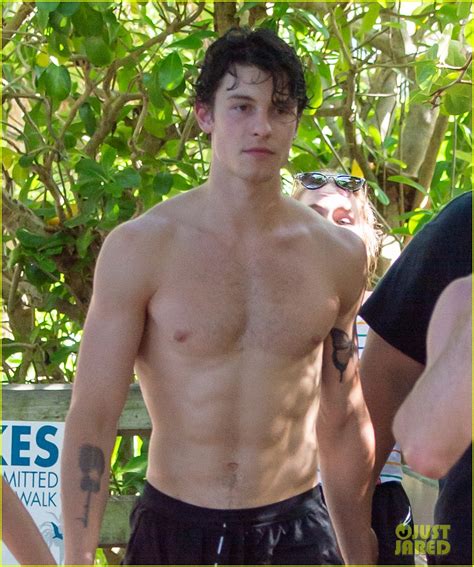 Shawn Mendes And Camila Cabello Kiss At The Beach Flaunt Hot Bodies In Miami Photo 4328401