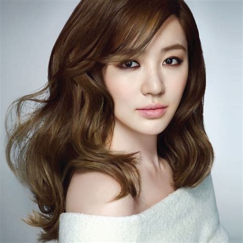 Pink Hair Highlights Asian Women Elle Korean Hair Color Haircuts