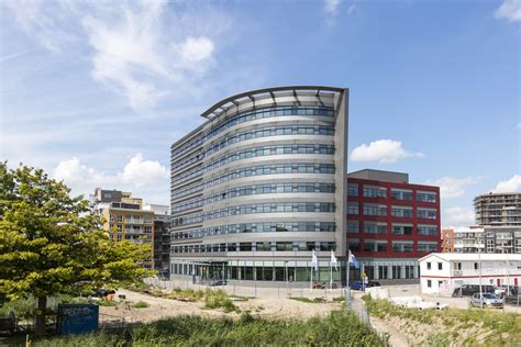 Our own sun is visible to the upper right. Quadoro koopt Alpha Centauri Diemen