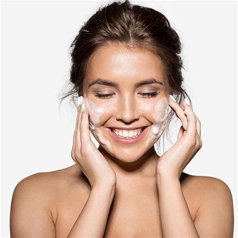 Oczyszczanie twarzy bez podrażnień 10 kosmetyków dla wrażliwej skóry