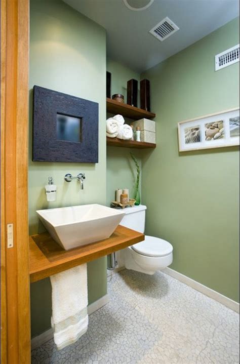 Entre los muchos estilos para cuartos de maños que existen, el estilo rustico es una excelentísima alternativa para que decores tu baño, puedes usar detalles en madera natural, y distribuir sobre el lavabo algunas macetas. 7 IDEAS PARA DECORAR CUARTOS DE BAÑO MODERNOS | Hoy LowCost