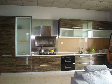 Bring your kitchen into this decade by painting laminate cabinets, changing laminate is not an ideal surface to paint, but it can be done. Kitchen Cabinets Laminate Wood | Laminate kitchen cabinets ...