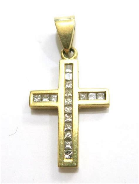 18ct Gold Diamond Cross Pendant Pendantslockets Jewellery
