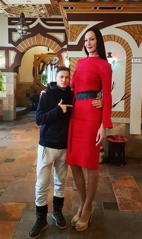 Pin By Marty Mcgahan On Tall Women Tall Girl Tall Women Women