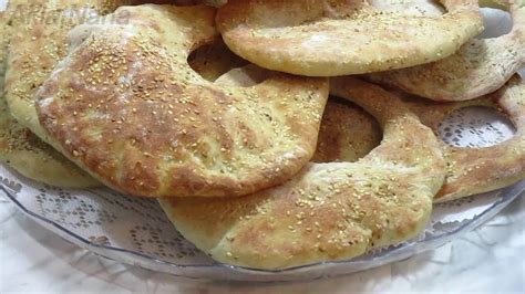 ولد أبو عرب في قرية الشجرة (الواقعة في منتصف الطريق بين مدينتي الناصرة وطبريا). خطوة بسيطه لعمل احلى كعك , كيفية صنع الكعك - احضان الحب