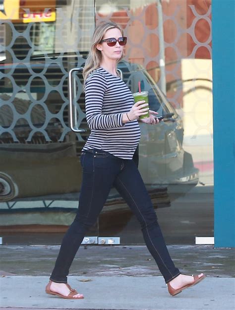 Pregnant Emily Blunt Got A Green Juice On Tuesday In La Celebrity