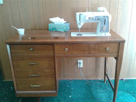 4.7 out of 5 stars with 26 ratings. Vintage Singer 600 Sewing Machine in wood desk cabinet ...