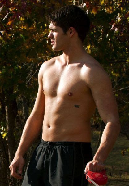 Whether it was a polo shirt and khakis or a lounge suit, everything he wore looked better. STEVEN MCQUEEN ! SHIRTLESS ! I LOVE HIM´S BODY ! AND HE ...