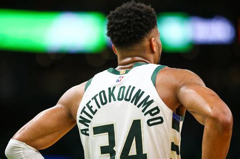 Milwaukee Bucks How Tall Is Giannis Antetokounmpo