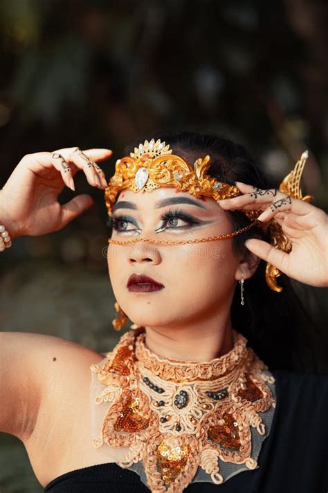 Beautiful Exotic Woman With A Golden Headpiece And Golden Necklace On