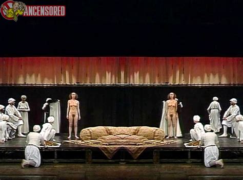 Ein Mittsommernachtstraum Stageplay Nude Pics Pagina 1
