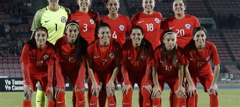 video la «piñericosa» del presidente en el homenaje a la roja femenina. Selección chilena de fútbol femenino arrasó con Perú por ...