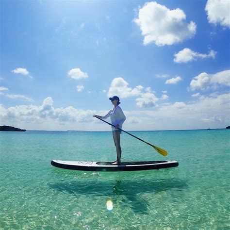 渡辺舞さんのインスタグラム写真 渡辺舞instagram 「少し前に行った宮古島。 伊良部島の海でサップをやったんですが、これ、浮いてるように見えません？そのくらい透明度が高くて驚いたし
