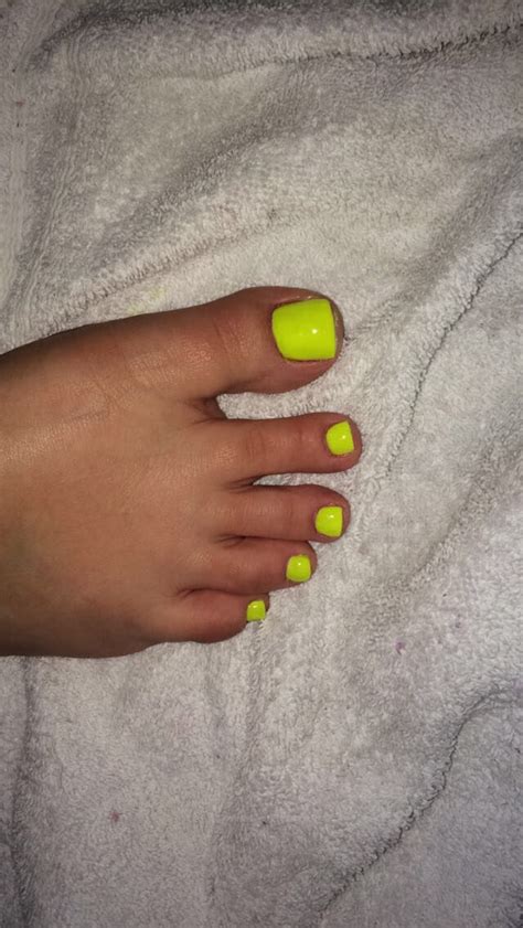 Neon Yellow Toes Neon Toe Nails Green Toe Nails Yellow Toe Nails