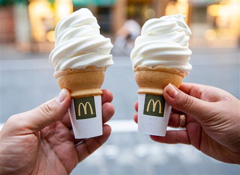 The Best Ice Creams To Order At Fast Food Chains Say Dietitians