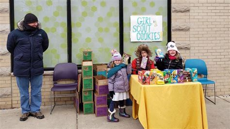Girl Scouts Who Sold Cookies Outside Chicago Dispensary Sold ‘several Hundred Nbc Chicago