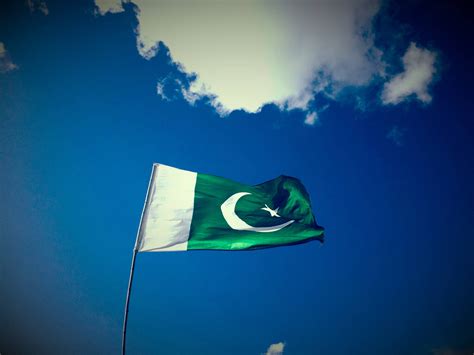 Download National Flag Of Pakistan Wallpaper