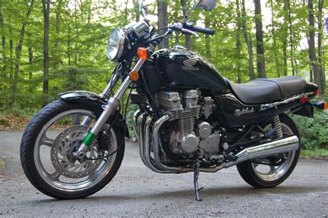 There is just a single disc brake up front, and the rear is a drum. Paul's Honda Nighthawk Pages: NH 750