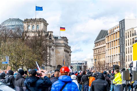 Полиция разогнала многотысячную демонстрацию в Берлине