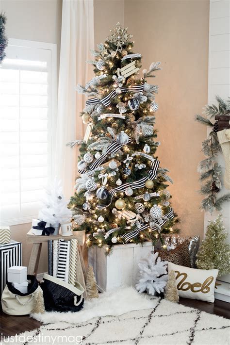 Black and white christmas cactus. 20 Chic Holiday Decorating Ideas with a Black, Gold, and ...