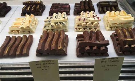 Depuis l'étranger, veuillez composer le 00 33 1 7344 0786. Best Chocolate Destinations in the World for Chocolate Lovers