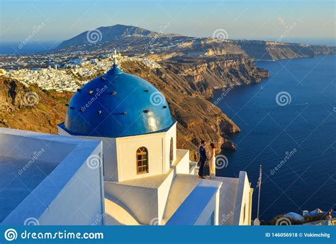 Grekisk Ortodox Kyrka P Den Santorini N Redaktionell Arkivfoto Bild