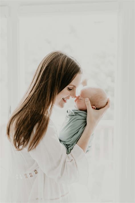 newborn-with-mom | Outdoor newborn photography, Newborn photography boy, Newborn photography girl